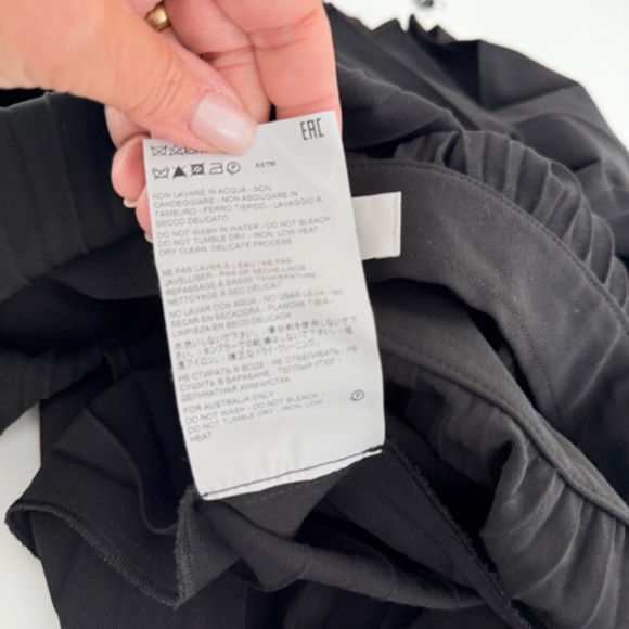 Michael Kors Collection Black Mid Calf Pleated Skirt Workwear or Evening Wear - Picture 10 of 12